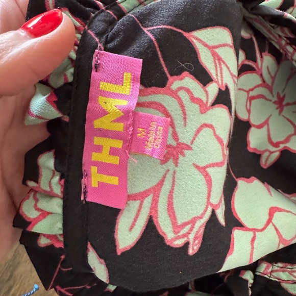 THML vibrant floral blouse size medium like new 🌺 - Picture 7 of 9